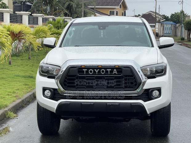 Toyota Tacoma 2023 White