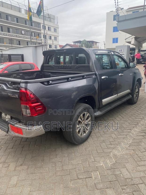 Toyota Hilux 2018 Gray