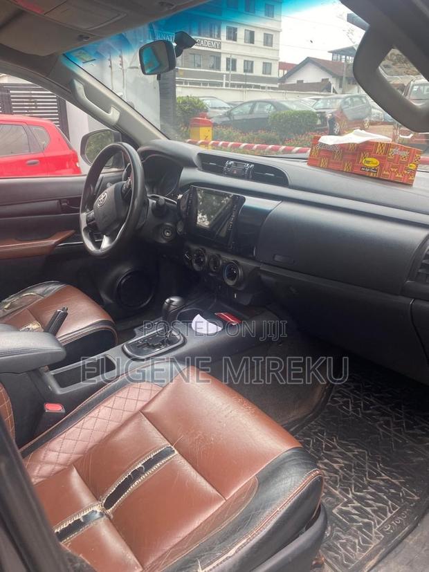 Toyota Hilux 2018 Gray