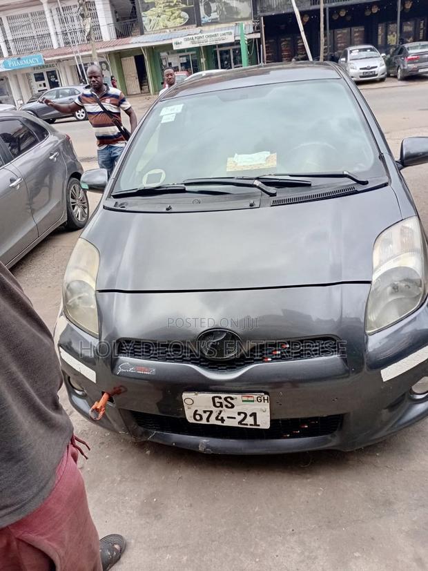 Toyota Vitz 1.3 AWD 5dr 2010 Gray