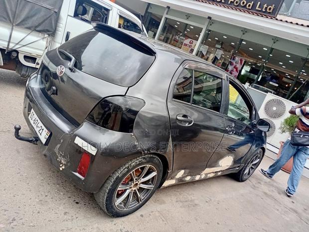 Toyota Vitz 1.3 AWD 5dr 2010 Gray