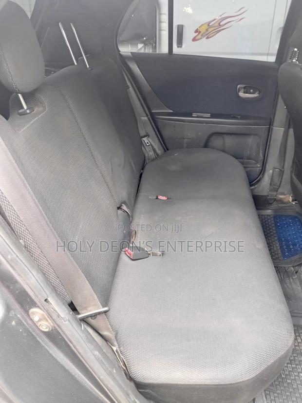 Toyota Vitz 1.3 AWD 5dr 2010 Gray