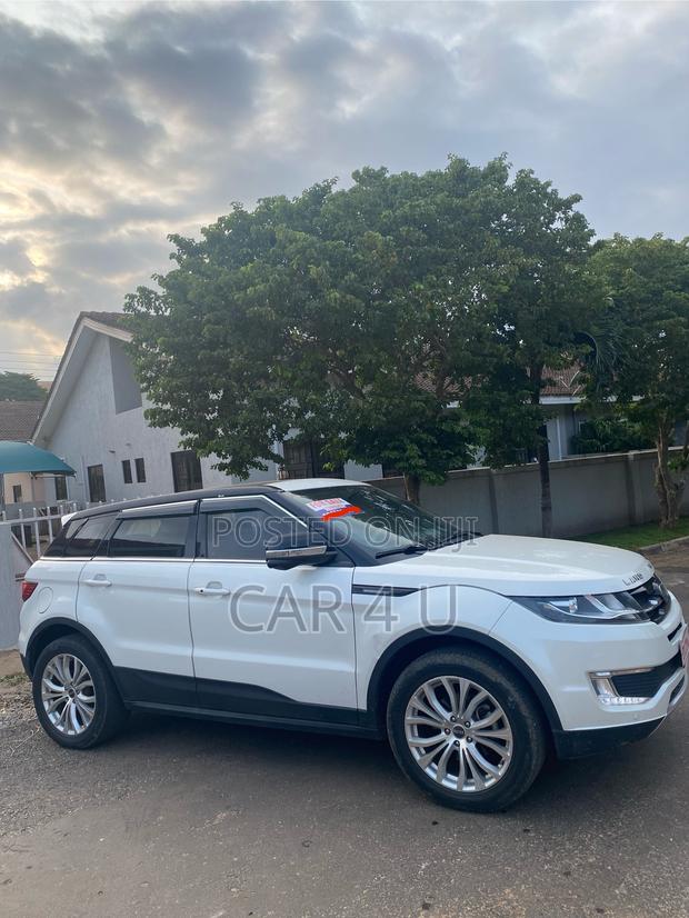 Land Rover Range Rover Evoque SE 5dr 4x4 (2.0L 4cyl 9A) 2016 White