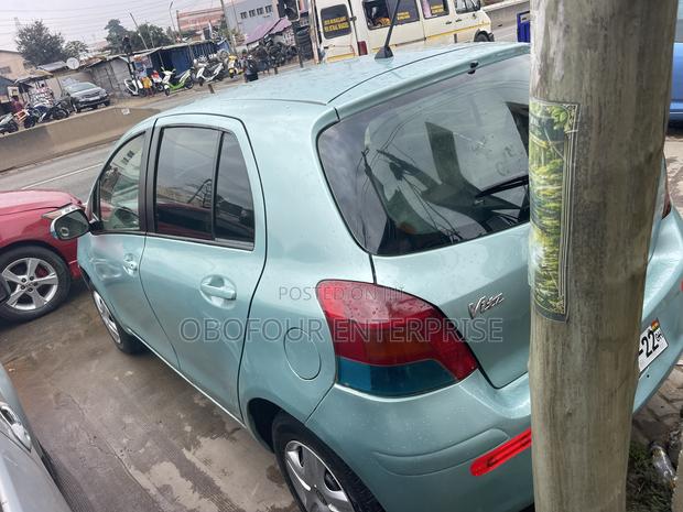 Toyota Vitz 1.3 FWD 5dr 2010 Green