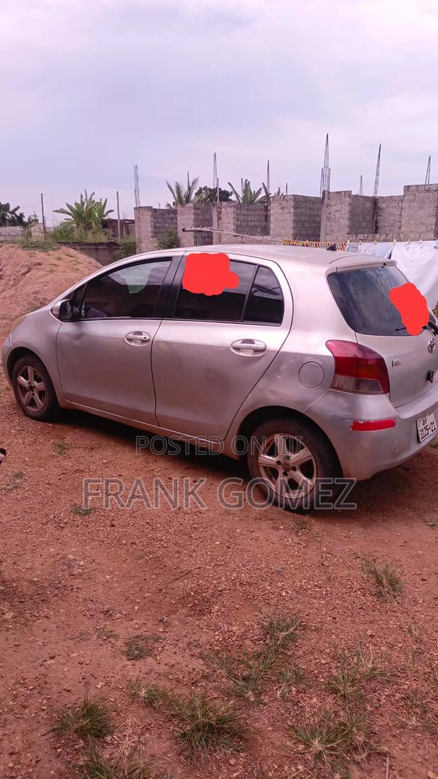 Toyota Vitz 2010 Gray