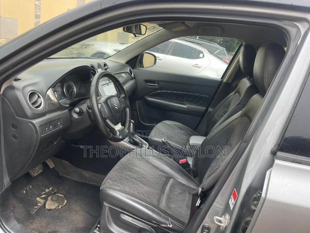 Suzuki Vitara 2020 Gray