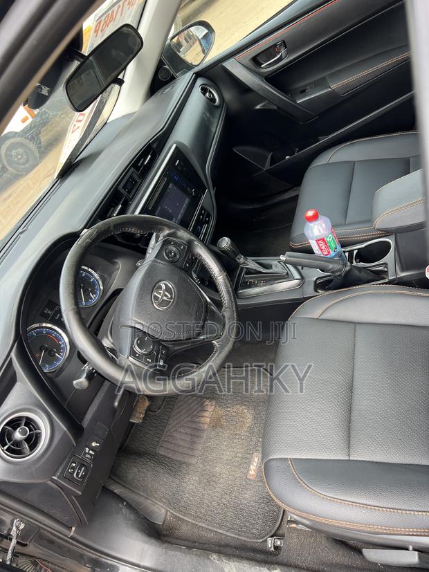 Toyota Corolla SE 4dr Sedan (1.8L 4cyl CVT) 2017 Black