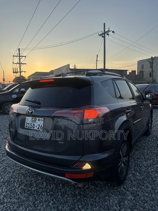 Toyota RAV4 2017 Gray