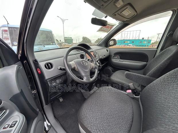 Toyota Sienta 1.5 FWD 2012 Maroon