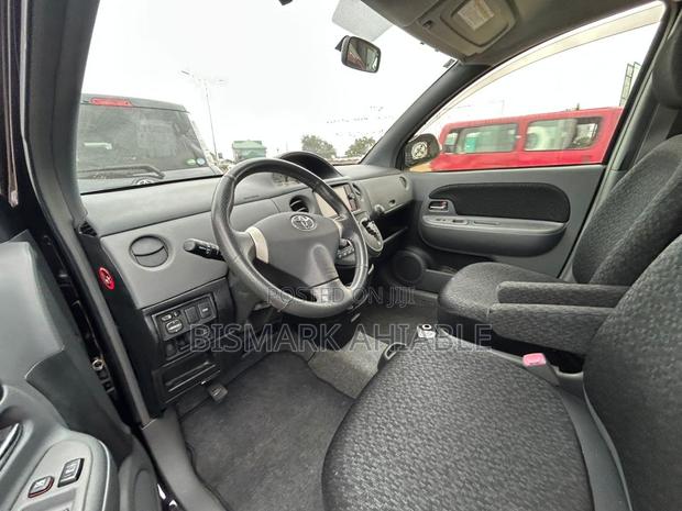 Toyota Sienta 1.5 FWD 2012 Maroon