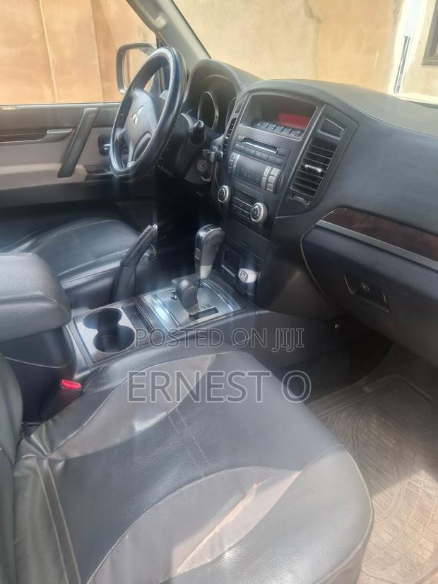 Mitsubishi Pajero 3.0 2011 Black