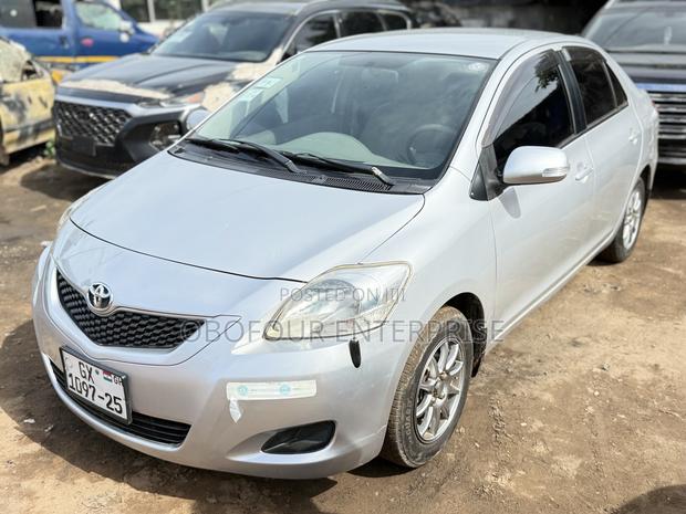 Toyota Belta 2010 Silver