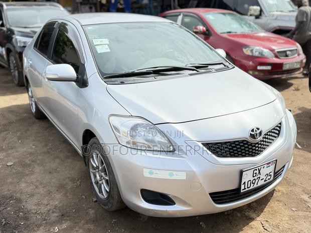 Toyota Belta 2010 Silver