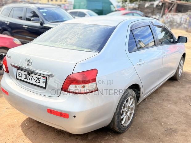 Toyota Belta 2010 Silver