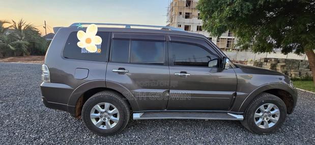 Mitsubishi Pajero 2013 Beige