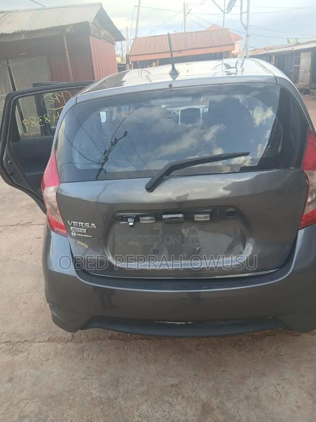 Nissan Versa 2017 Gray