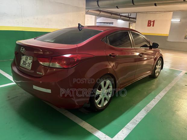Hyundai Elantra Limited Sedan FWD (1.8L 4cyl 6A) 2016 Red