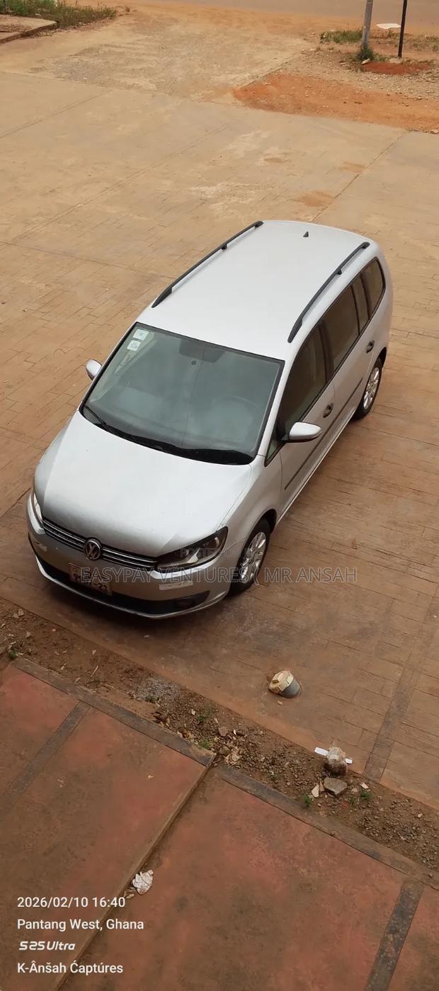 Volkswagen Touran 2014 Silver