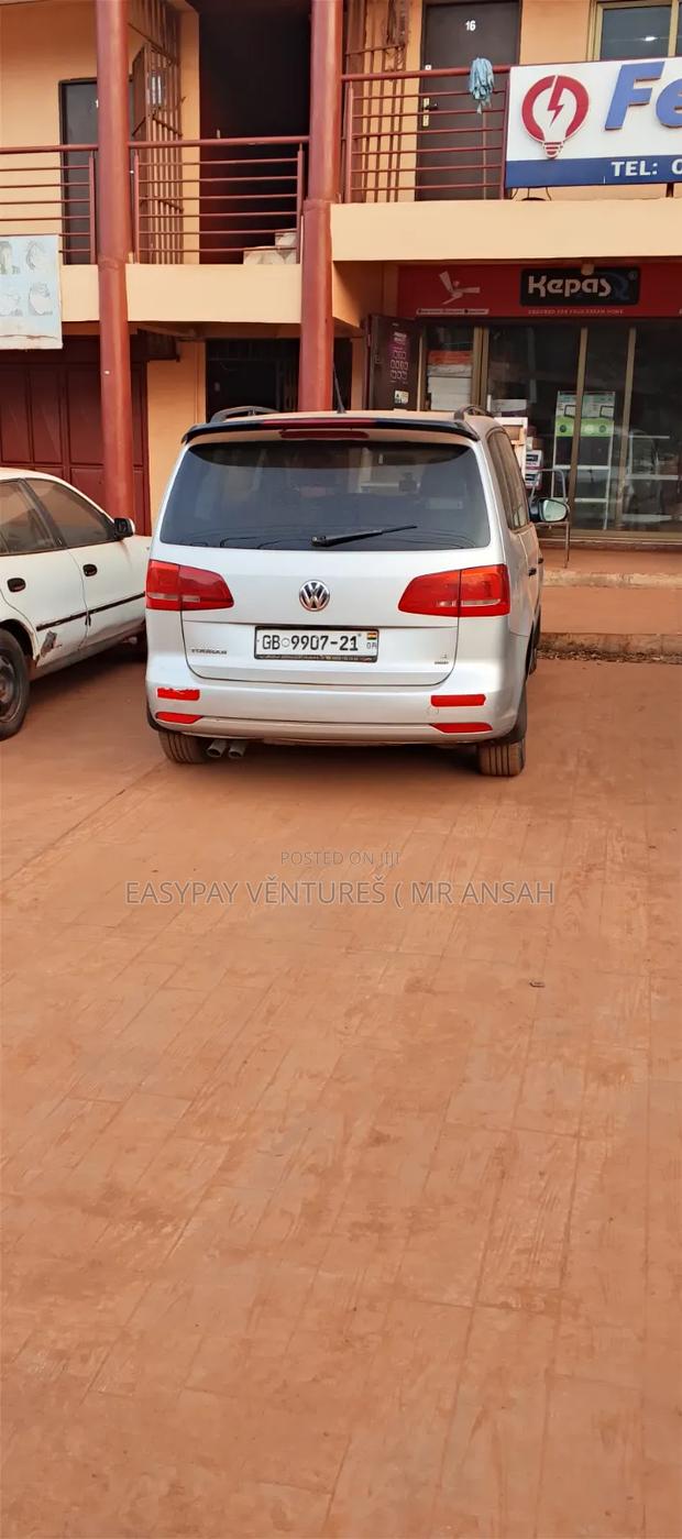 Volkswagen Touran 2014 Silver