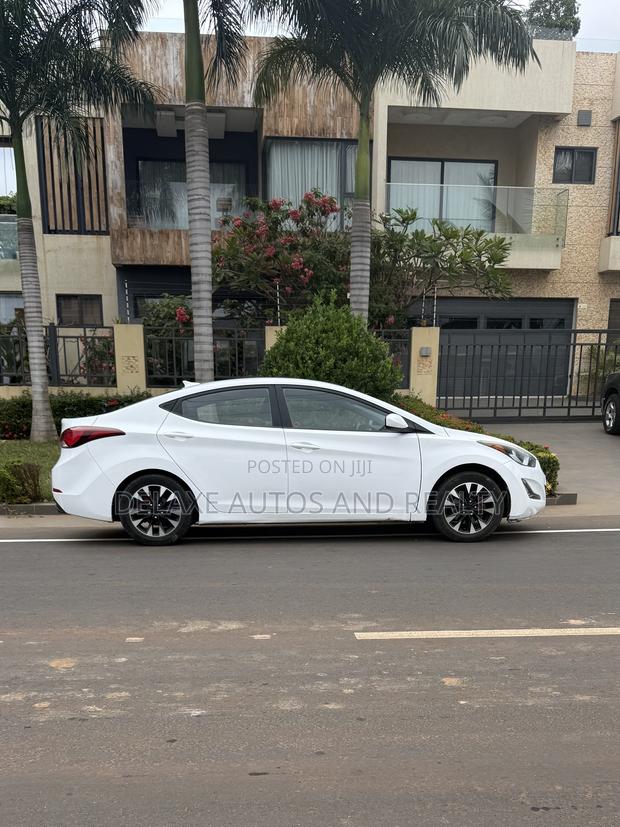 Hyundai Elantra Sport Sedan FWD (2.0L 4cyl 6A) 2016 White