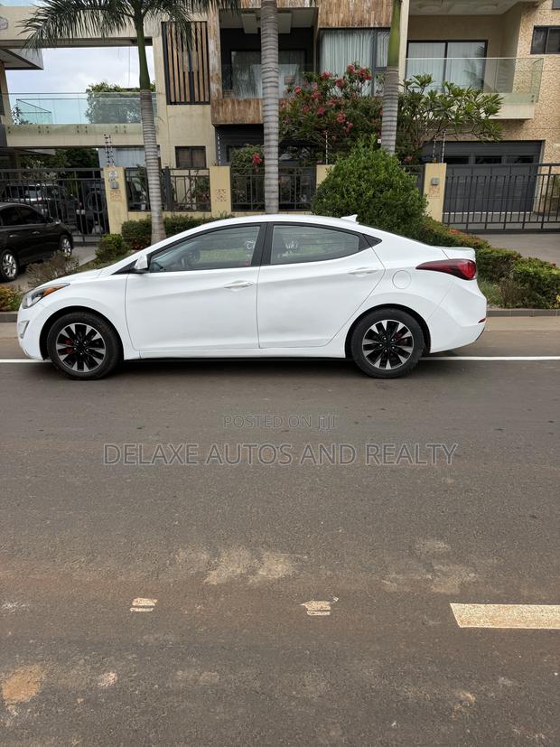Hyundai Elantra Sport Sedan FWD (2.0L 4cyl 6A) 2016 White