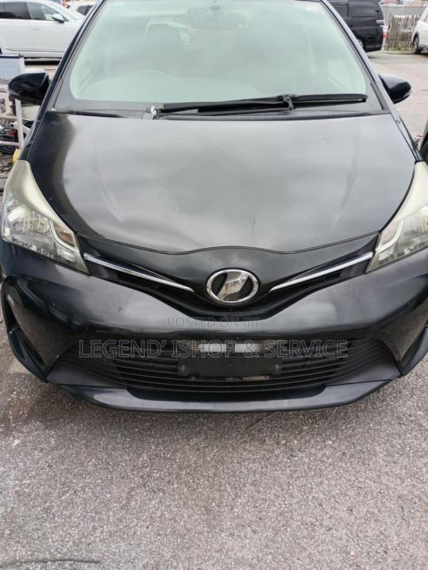 Toyota Vitz 1.3 AWD 5dr 2015 Black