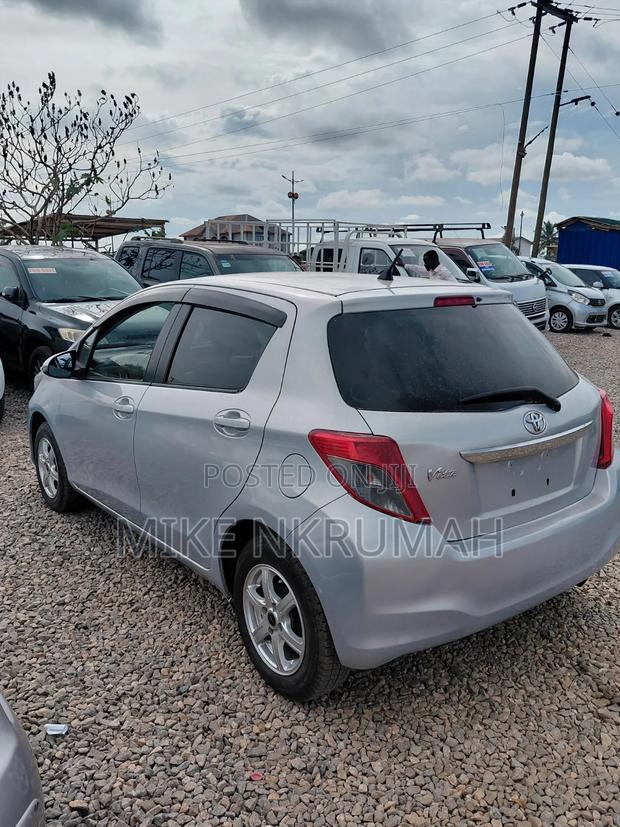 Toyota Vitz 2014 Silver
