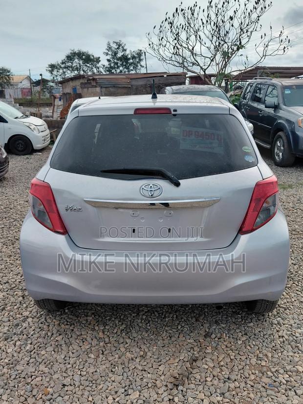 Toyota Vitz 2014 Silver