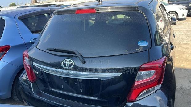 Toyota Vitz 1.3 AWD 5dr 2015 Black