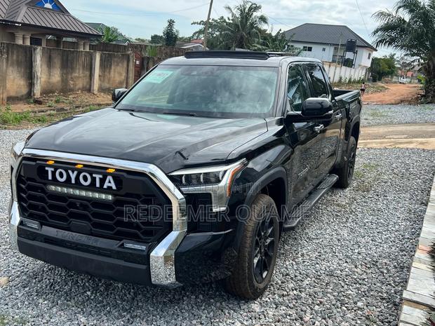 Toyota Tundra 2022 Black