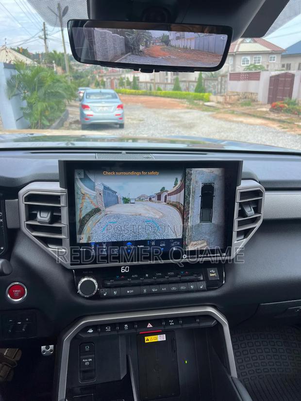 Toyota Tundra 2022 Black