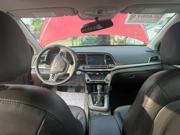 Hyundai Elantra 2017 Red