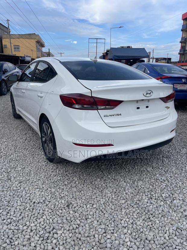 Hyundai Elantra Limited Sedan FWD (2.0L 4cyl 6A) 2017 White