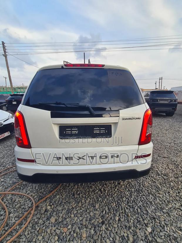 SsangYong Rexton 2017 White