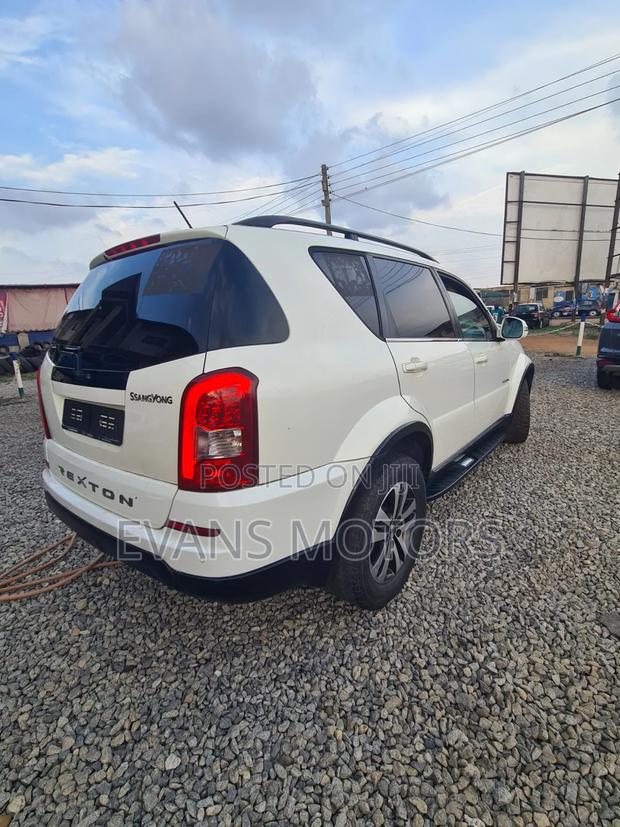 SsangYong Rexton 2017 White