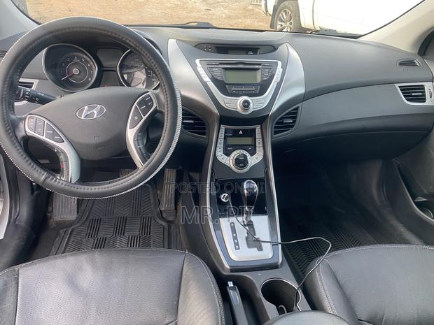 Hyundai Elantra 2012 White