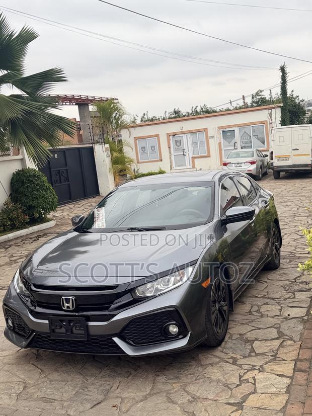 Honda Civic EX Hatchback 2018 Gray