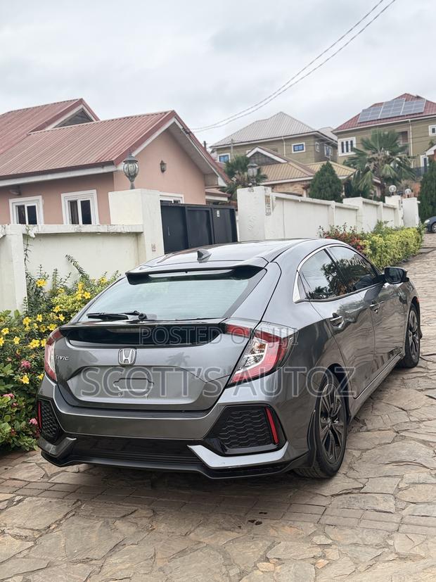 Honda Civic EX Hatchback 2018 Gray