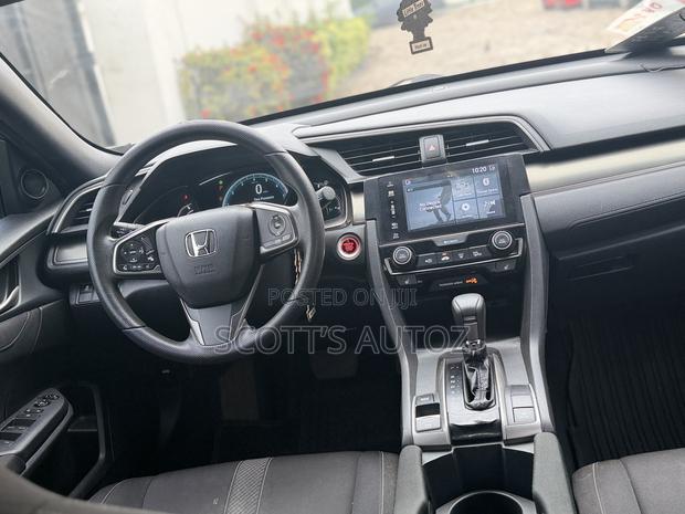 Honda Civic EX Hatchback 2018 Gray