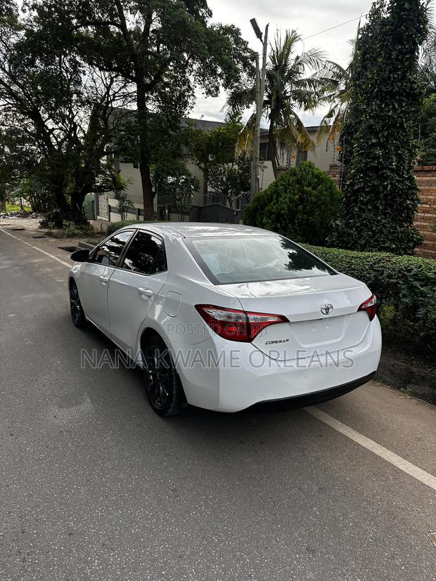 Toyota Corolla LE 4dr Sedan (1.8L 4cyl CVT) 2016 White