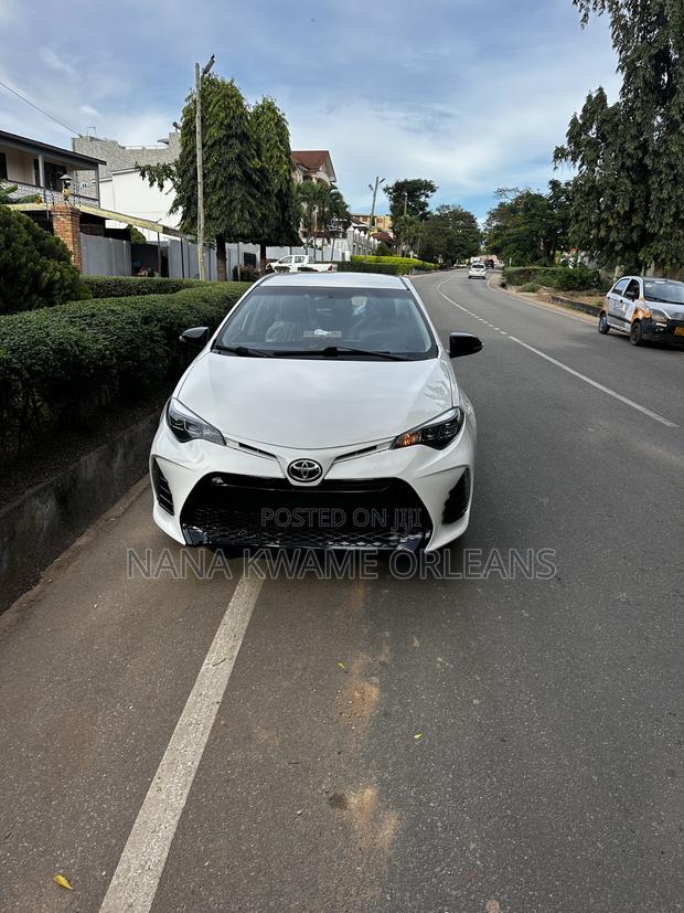 Toyota Corolla LE 4dr Sedan (1.8L 4cyl CVT) 2016 White