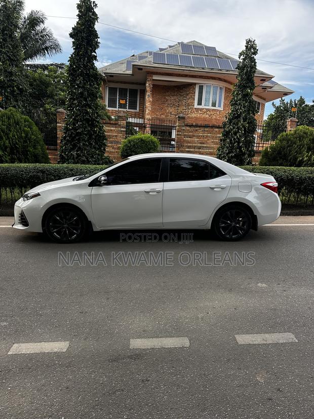 Toyota Corolla LE 4dr Sedan (1.8L 4cyl CVT) 2016 White