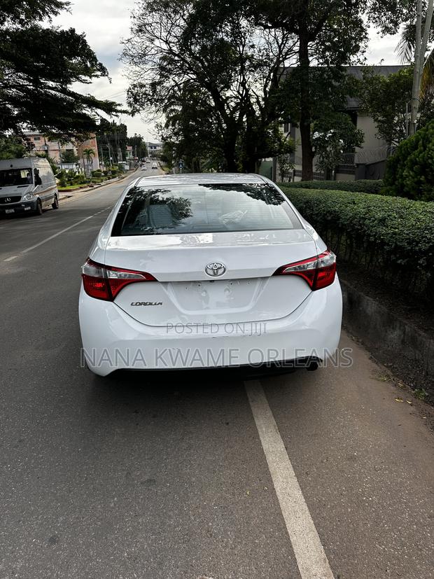 Toyota Corolla LE 4dr Sedan (1.8L 4cyl CVT) 2016 White