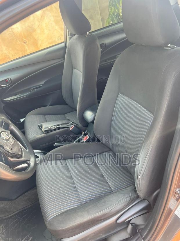 Toyota Yaris 2019 Gray