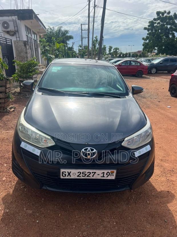 Toyota Yaris 2019 Gray