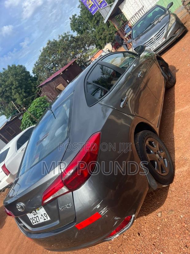 Toyota Yaris 2019 Gray