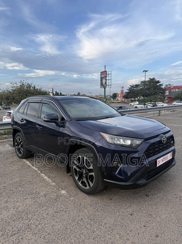 Toyota RAV4 XLE AWD 2020 Blue
