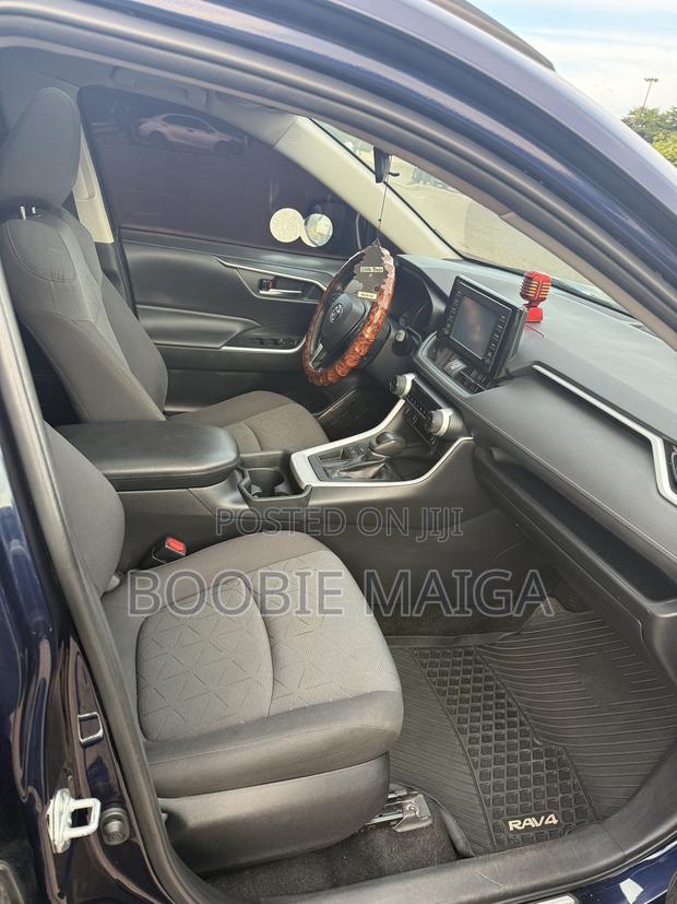 Toyota RAV4 XLE AWD 2020 Blue