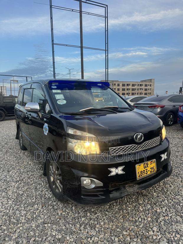 Toyota Voxy 2010 Black
