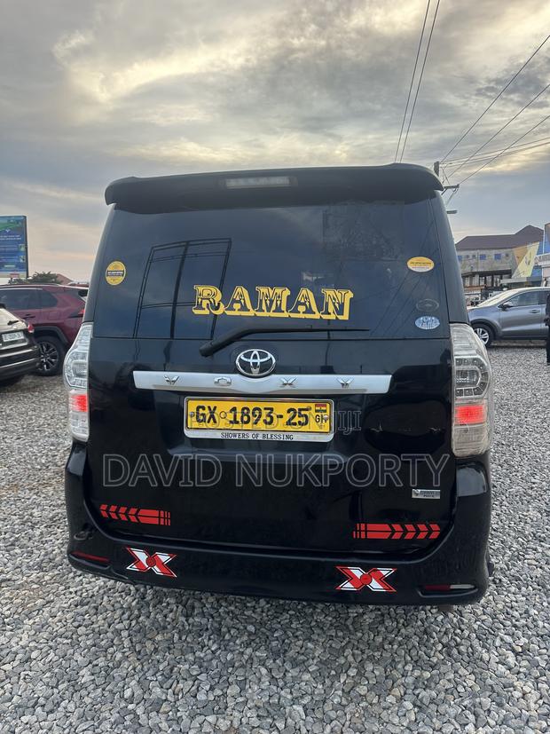 Toyota Voxy 2010 Black